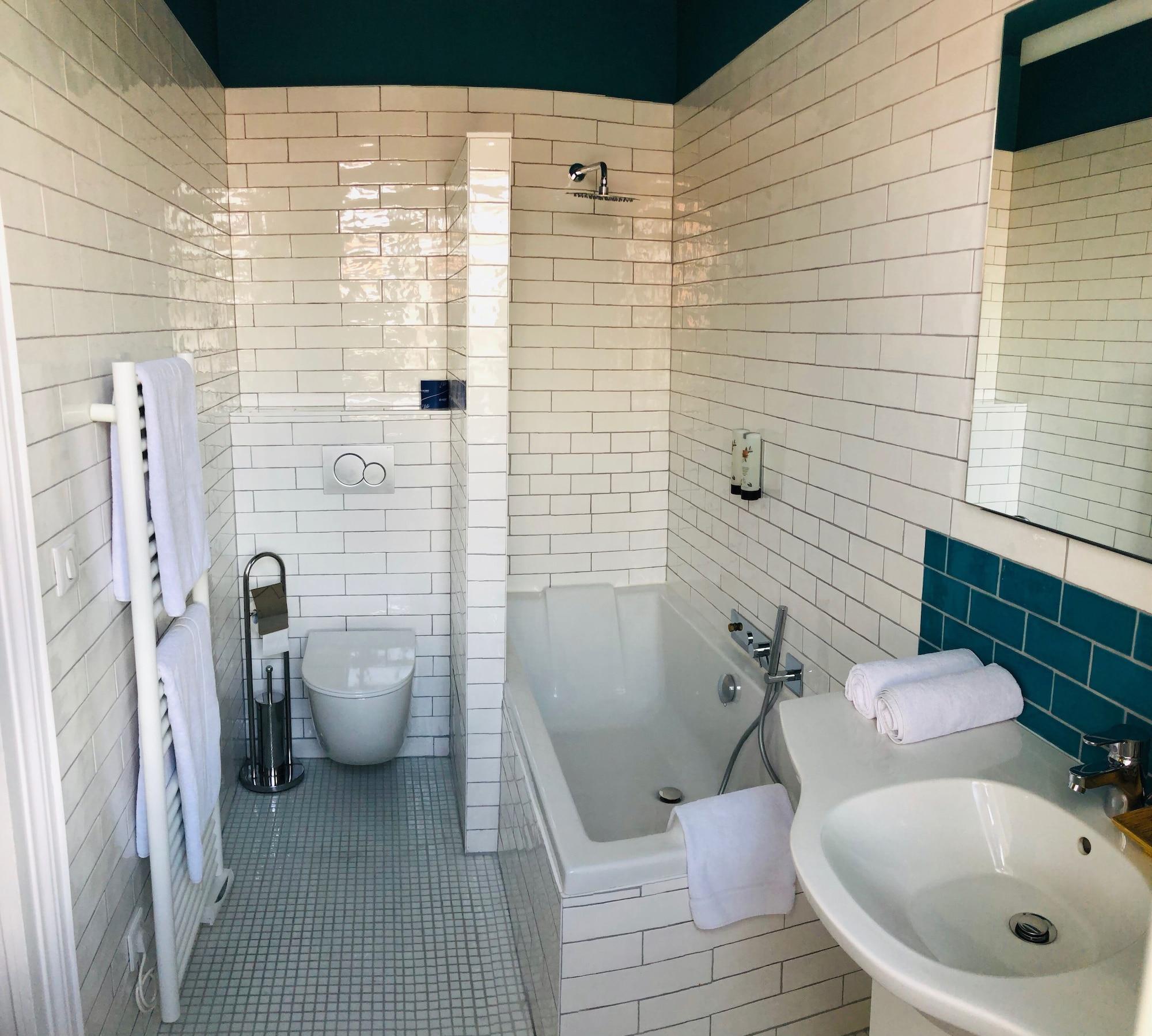 Ama Hotel